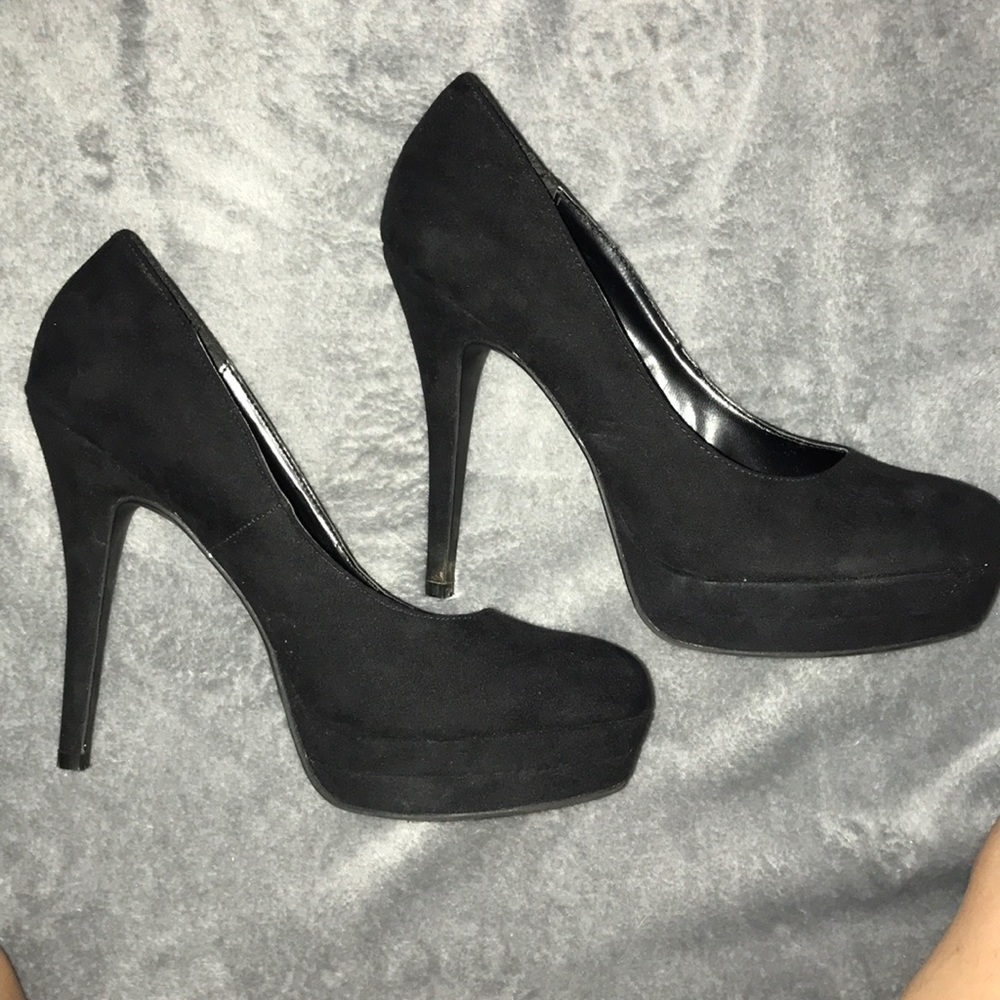Black pumps heels